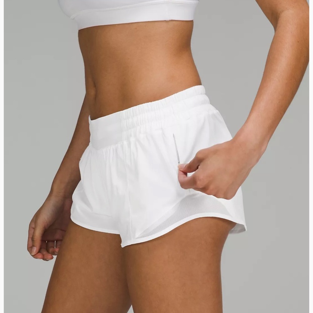 Lululemon Hotty Hot Low-Rise Lined Shorts 2.5” White Size 6